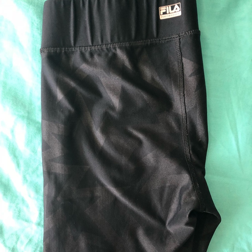 Black FILS capri